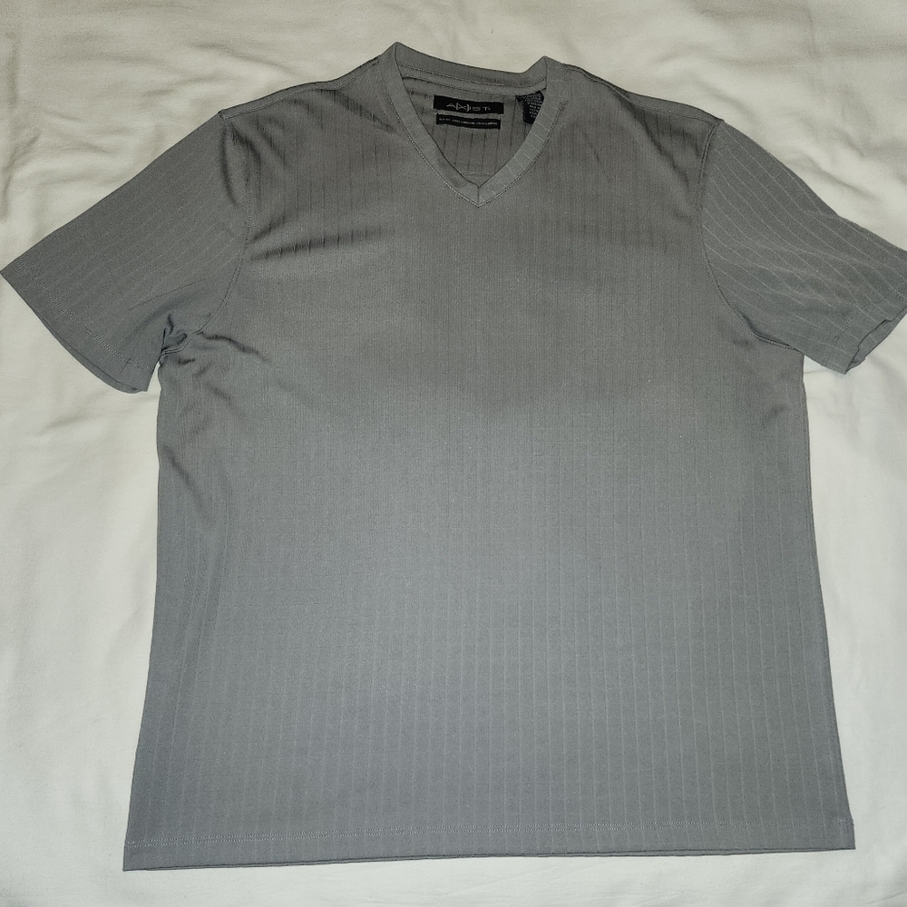 AXist Casual V Neck shirt